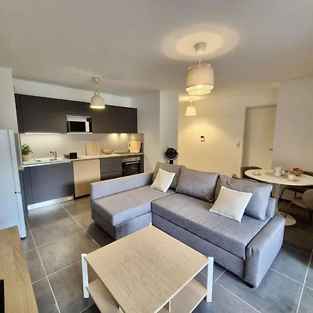 Moderne Avec Piscine, Climatisation Et Parking A - Fr-1-226b-244