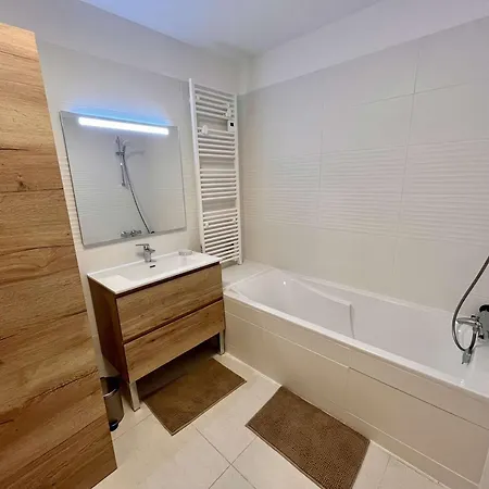 Moderne Avec Piscine, Climatisation Et Parking A - Fr-1-226b-244 كافالير سور مير