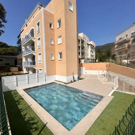 Moderne Avec Piscine, Climatisation Et Parking A - Fr-1-226b-244 *