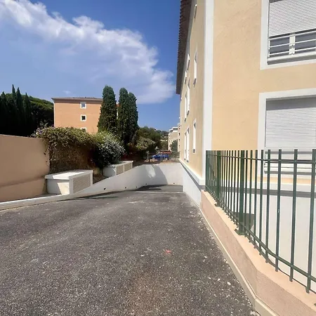 Moderne Avec Piscine, Climatisation Et Parking A Cavalaire-sur-Mer
